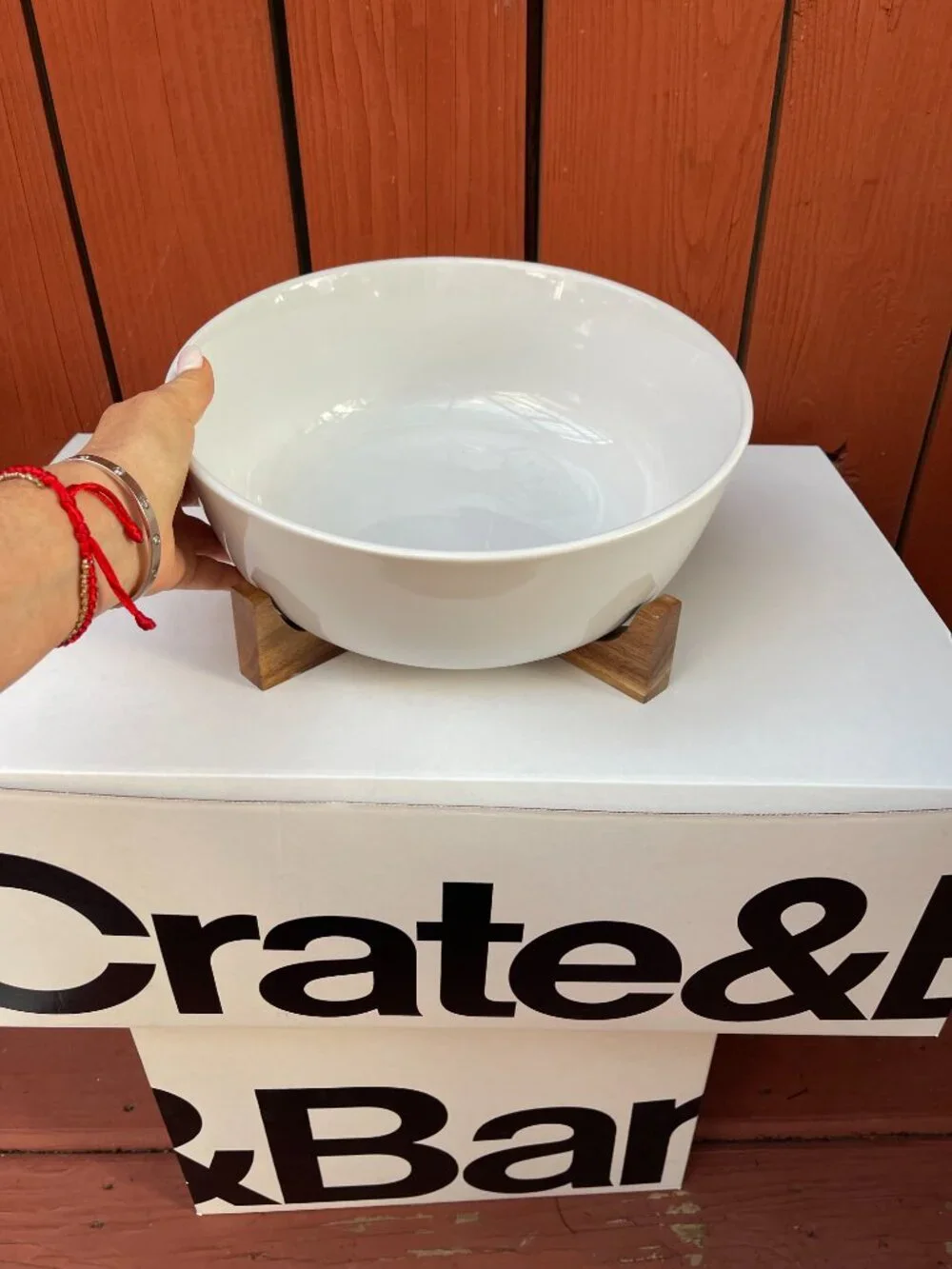NIB Crate&Barrel Oven-to-Table Serving Bowl with Dark Wood Trivet
